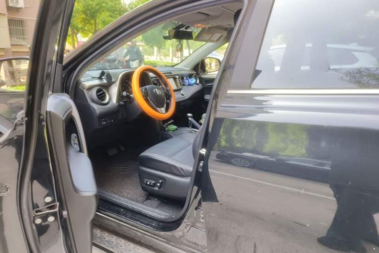 Used Toyota RAV4 2015 2.0L CVT Four-Wheel Drive New Edition