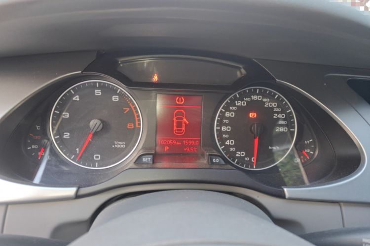 Used Audi A4L 2012 2.0 TFSI automatic Comfort trim level