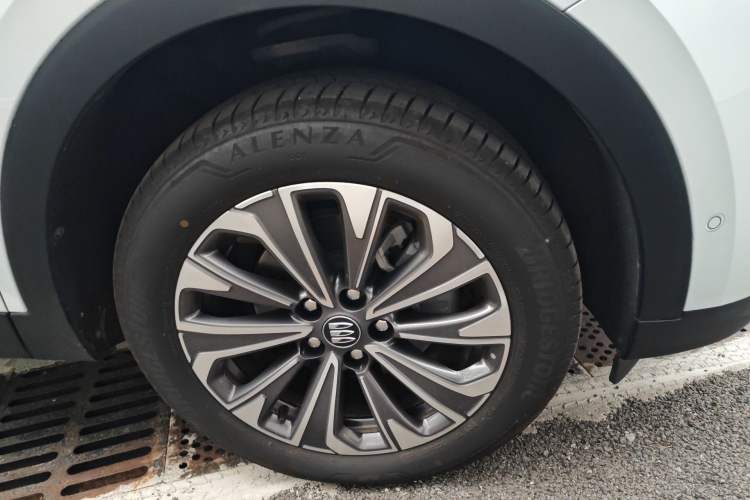 Used Buick Envision 2025 Encore Plus 28T Two-Wheel-Drive Platinum Edition