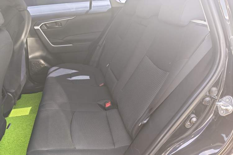 Used Toyota Wildlander 2022 Updated Version 2.0L CVT Two-Wheel Drive Leading Edition
