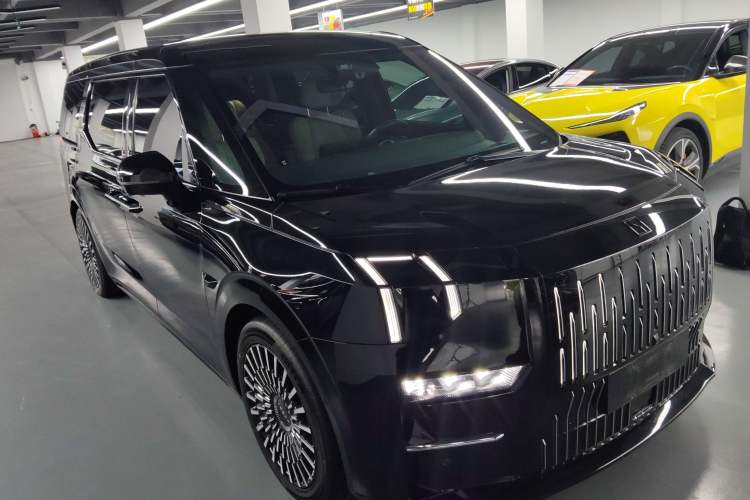 Used Zeekr 009 2022 WE Edition Front Right 45 Deg