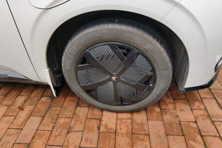 Used ARCFOX T1 2025 Model 425 PRO Right Front Wheel Hub