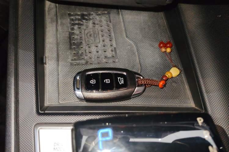 Used Hyundai Elantra 2021 1.5L CVT LUX Prestige Edition
