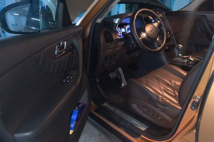 Used Infiniti QX70 2013 3.7L Standard Edition
