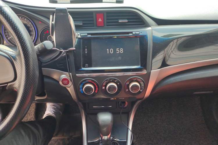 Used Honda Crider 2013 1.8L automatic luxury edition Audio And AC Panel