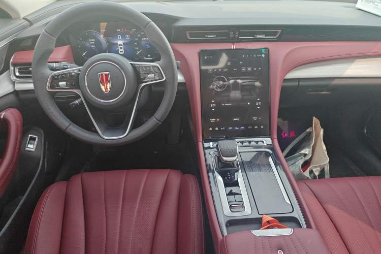 Used Hongqi H5 2025 2.0T Automatic Flag Edition – 500 000 Units Commemorative Version
