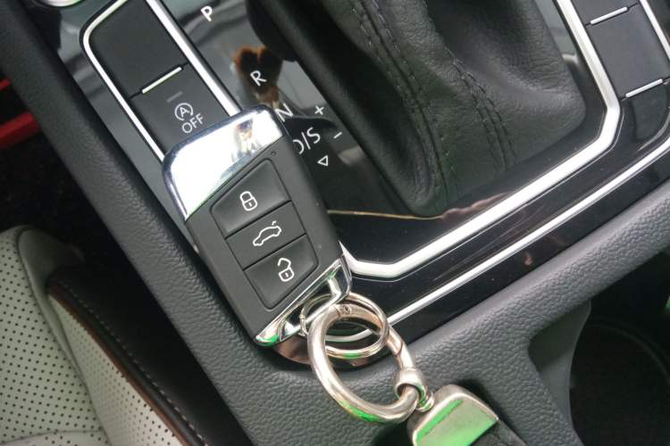 Used Volkswagen Magotan 2025 Zhongxiang Version 330TSI DSG Luxury Edition Vehicle Key