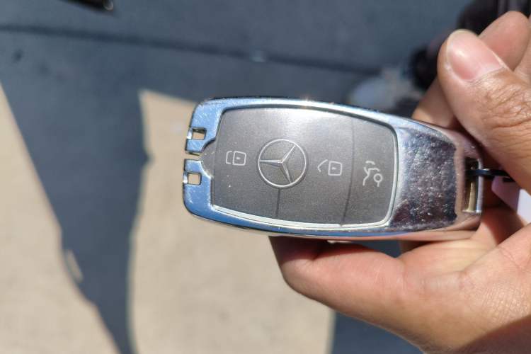 Used Mercedes-Benz GLC 2022 Second Facelift GLC 260 L 4MATIC Luxury Edition Vehicle Key