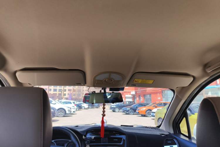 Used FAW Yingzhi 737 2016 1.5L CVT Luxury Navigation Edition Headliner