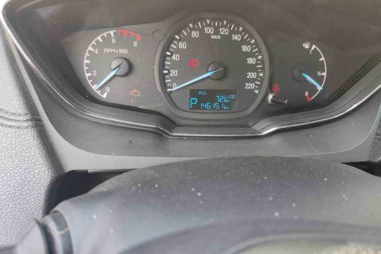 Used Ford Escort 2015 1.5L Automatic Fashion Model Odometer Close Up