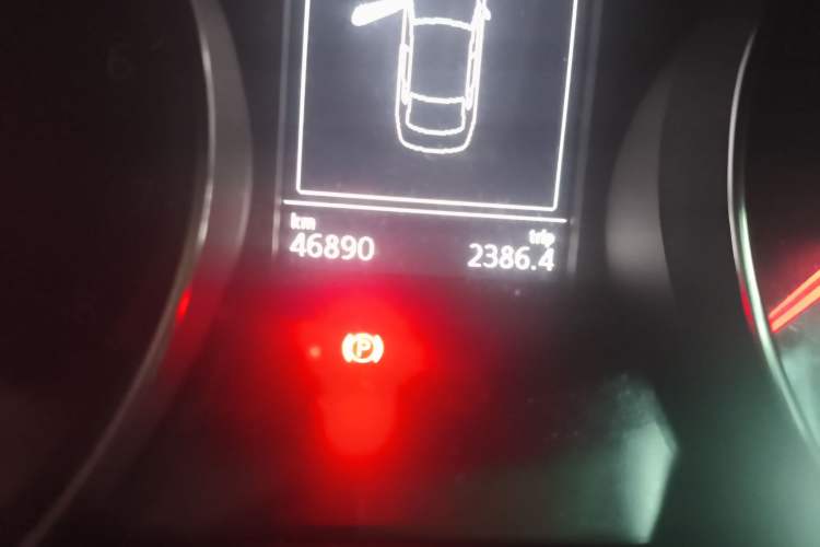 Used Volkswagen Magotan 2016 1.8TSI Smart Comfort Model Odometer Close Up