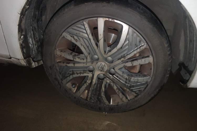 Used Geely Auto Emgrand New Energy 2018 EV450 Ambition Model Right Front Wheel Hub