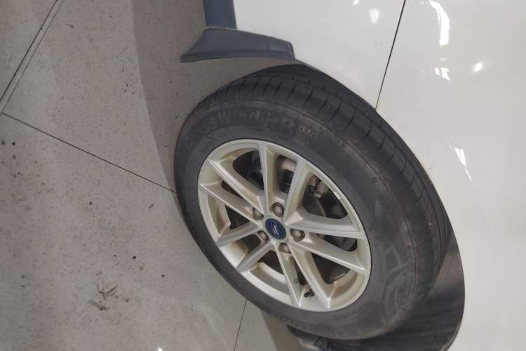 Used Ford Focus 2017 Sedan 1.6L Manual Fashion Edition Smart Drive Version