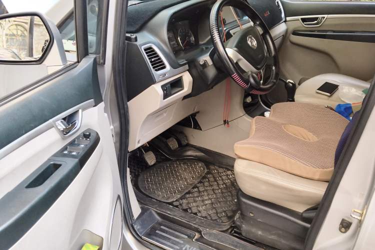 Used Dongfeng Shuaike 2016 Revised Version 1.6L Manual Luxury Edition