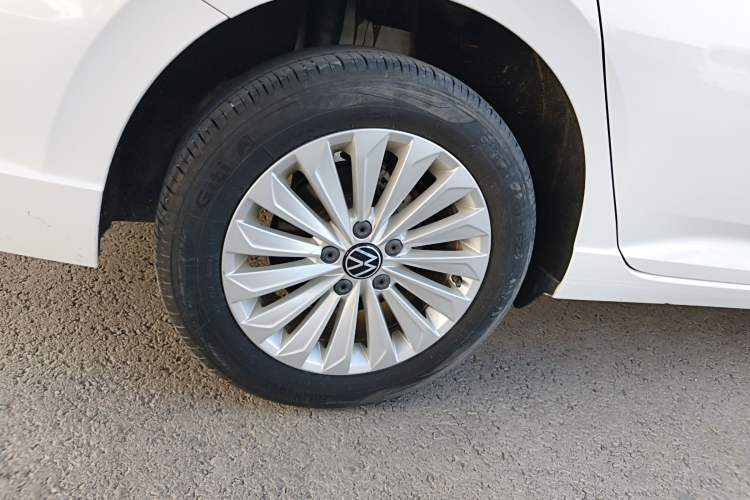 Used Volkswagen Lavida 2021 1.5L Automatic Comfort Edition Right Rear Wheel Hub