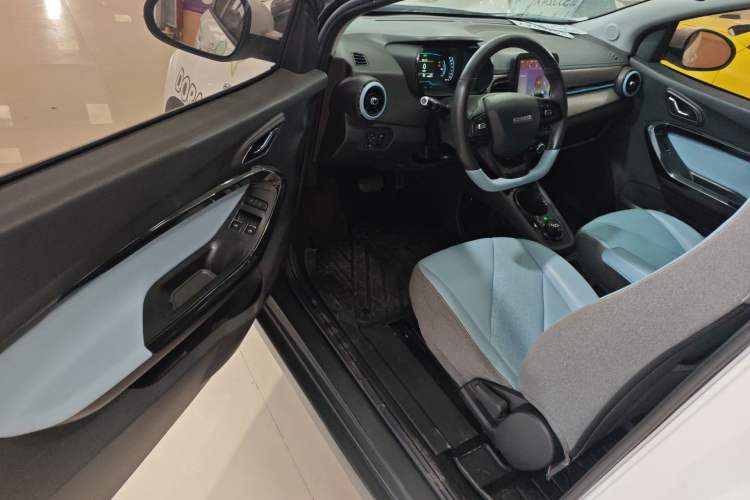 Used Chery Little Ant 2022 Restyled Version Sweet Pink Edition Half-Sugar Version 30.6 kWh 30 kW 301 km Driver Seat