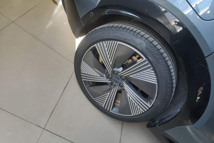 Used Lynk & Co 08 EM-P 2025 220 km All-Wheel-Drive Performance Halo