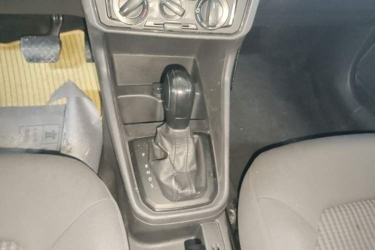 Used Volkswagen Santana 2017 Haval H6 1.6L Automatic Fashion Edition Gear Lever