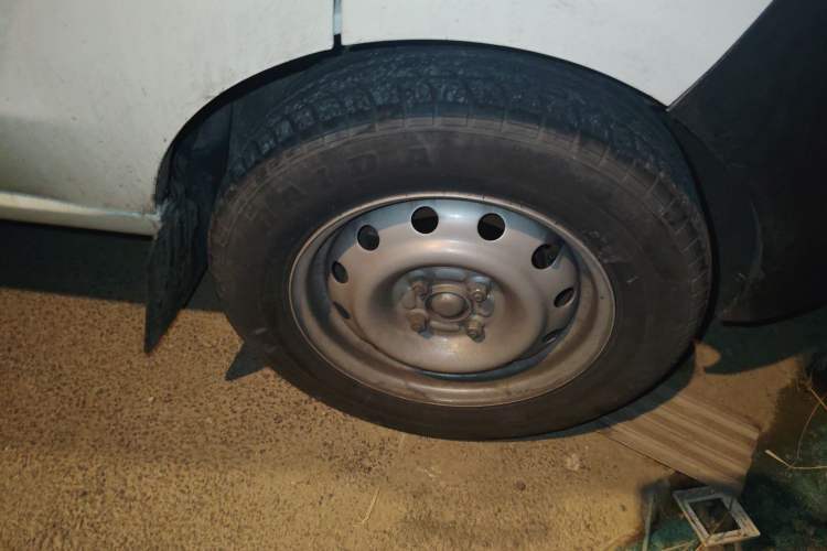 Used Jinbei Hiace X30  Right Front Wheel Hub