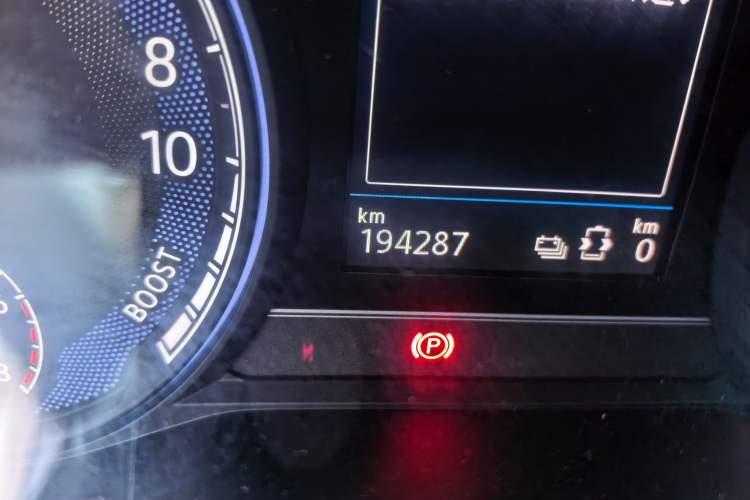 Used Volkswagen Passat New Energy 2019 430 PHEV Hybrid Luxury Edition Odometer Close Up