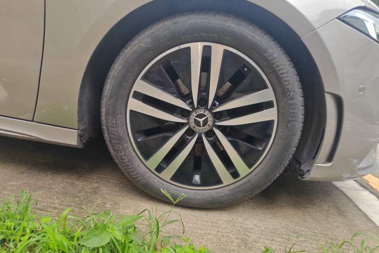 Used Mercedes-Benz A-Class 2019 A 180 L Sport Sedan Right Front Wheel Hub