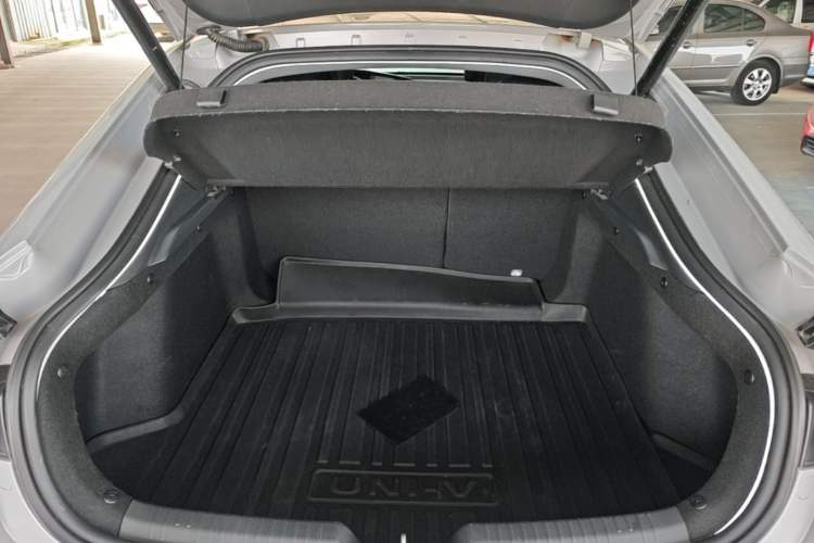 Used CHANGAN UNI-V 2022 1.5T Prestige Version Trunk