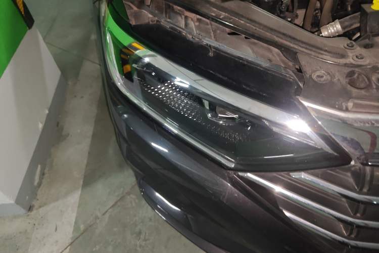 Used Volkswagen Sagitar 2021 280TSI DSG Luxury Smart Connectivity Edition Right Front Headlight