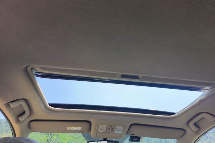 Used Toyota RAV4 2012 Luxurious 2.4L Automatic 4x4 with Stylish Features