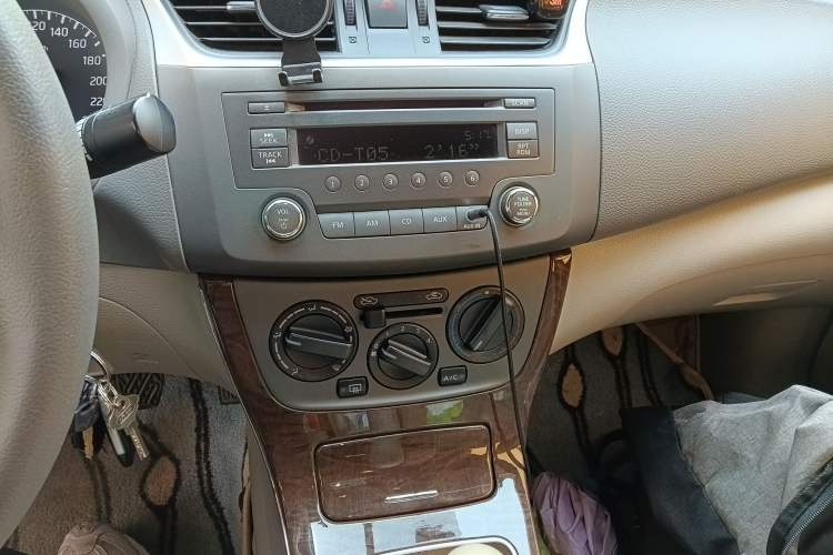 Used Nissan Sylphy 2012 1.6 XL Manual Luxury Edition Audio And AC Panel