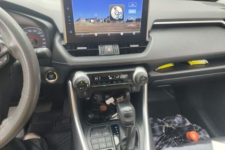 Used Toyota Wildlander 2022 2.0L CVT 4x4 Luxury PLUS Edition
