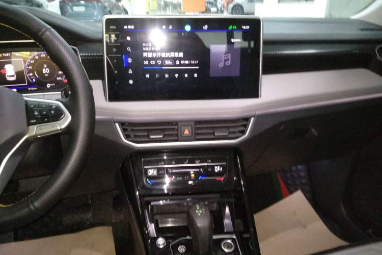 Used Volkswagen Tayron 2023 330TSI Two-Wheel-Drive Luxury Plus Advanced Version Audio And AC Panel