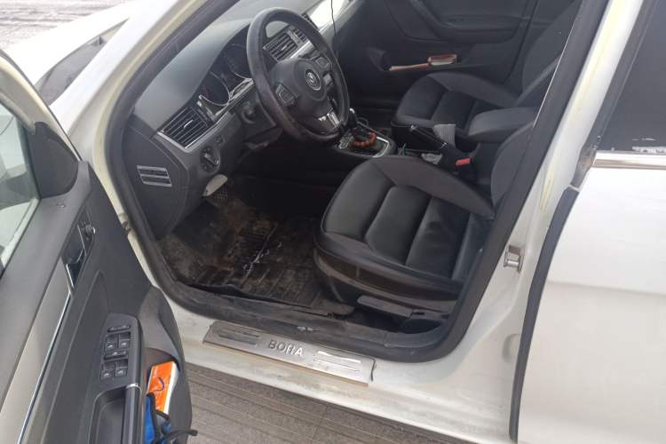 Used Volkswagen Bora 2015 Value Edition 1.6L Automatic Comfort Version