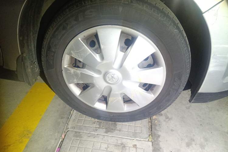 Used Venucia D50 2013 1.6L Manual Fashion Edition Right Front Wheel Hub