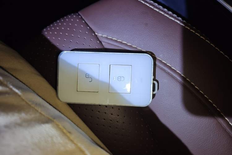 Used BYD Tang New Energy 2015 2.0T Four-Wheel-Drive Flagship Model