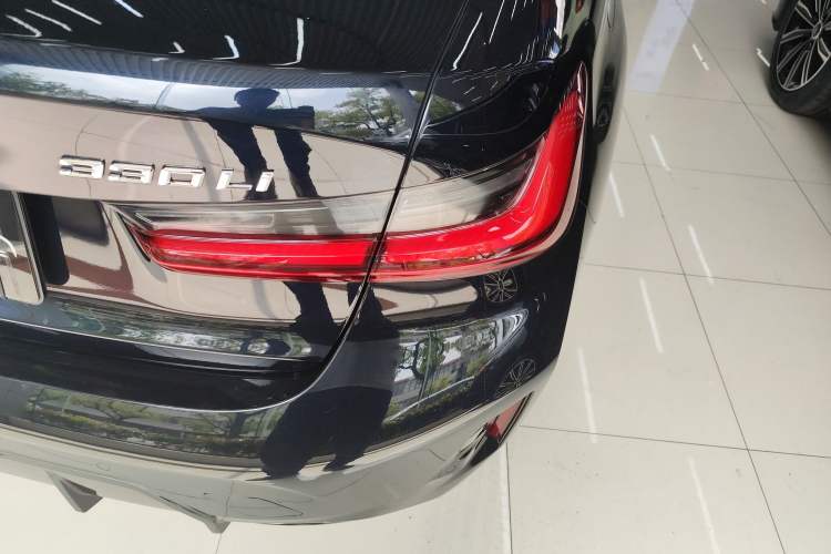 Used BMW 3 Series 2025 330Li M Sport Shadowline Package Exterior 3