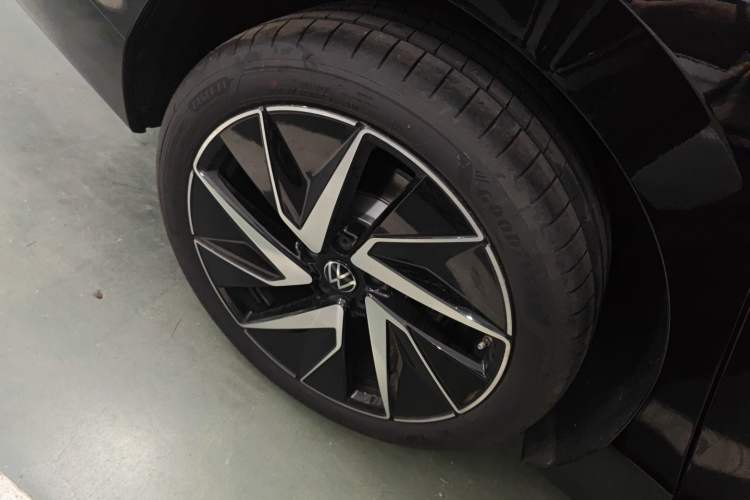 Used Volkswagen Magotan 2024 380TSI DSG Prestige Edition DaMai Package Right Rear Wheel Hub