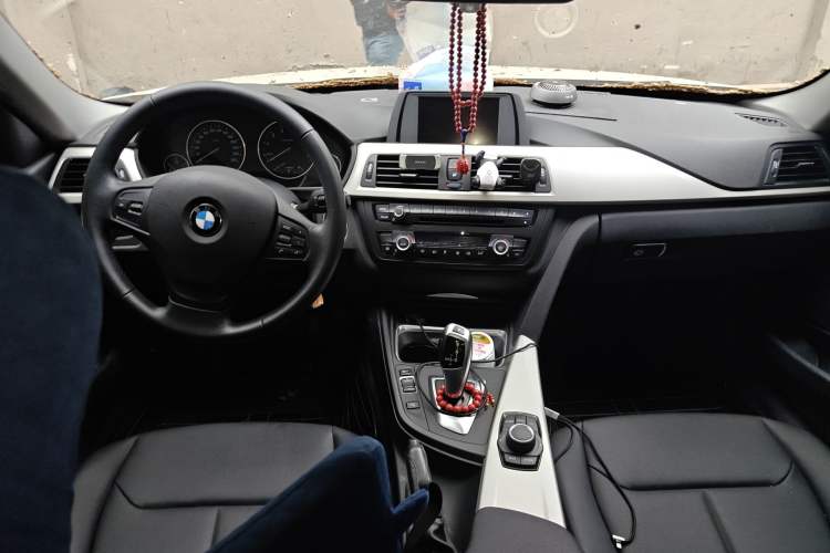 Used BMW 3 Series 2014 320Li Fashion Model Center Console