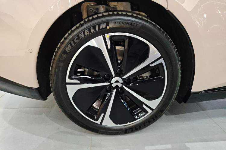 Used Nio ET5T 2025 75 kWh Touring Right Rear Wheel Hub