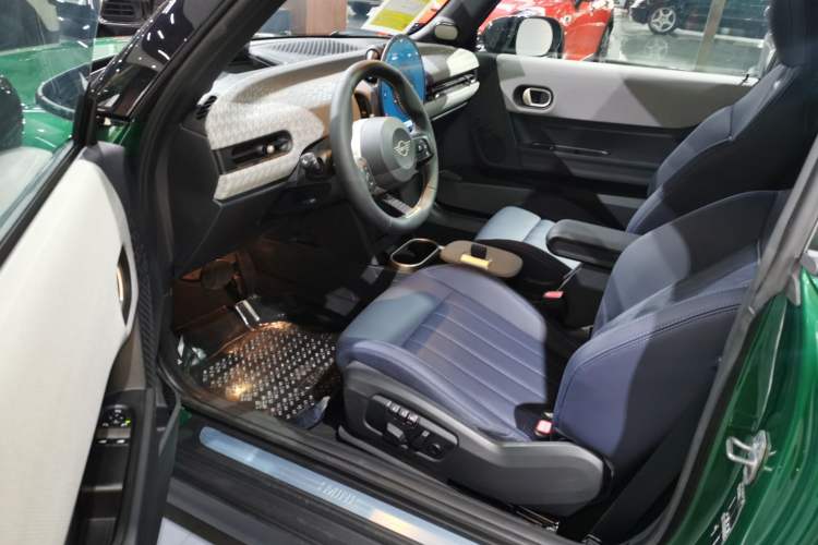 Used MINI 2025 2.0T COOPER S Artist
