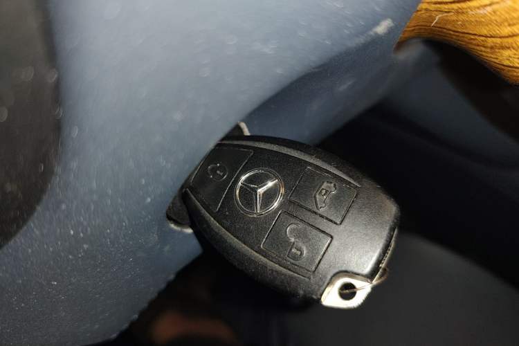 Used Mercedes-Benz Vito 2021 2.0T Elite Version 7 Seats Vehicle Key