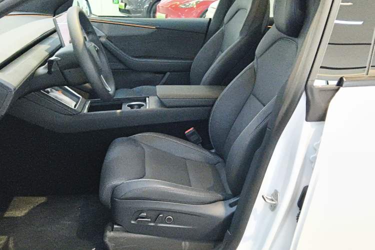 Used Tesla Model Y L 2025 Model Long-Range All-Wheel-Drive Version