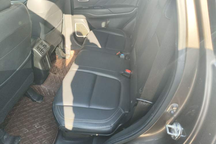 Used Mitsubishi Outlander 2019 2.0L Two-Wheel Drive Comfort Edition 5 Seats China V Standard
