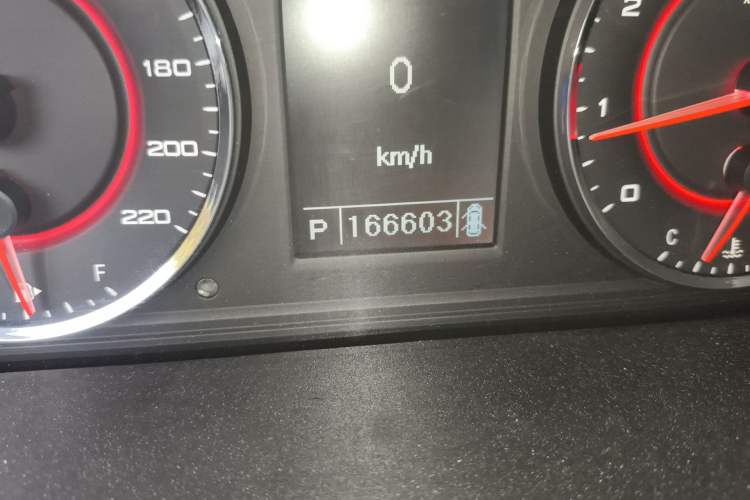 Used SAIC MAXUS G10 2016 2.0T Automatic Luxury Executive Edition Odometer Close Up