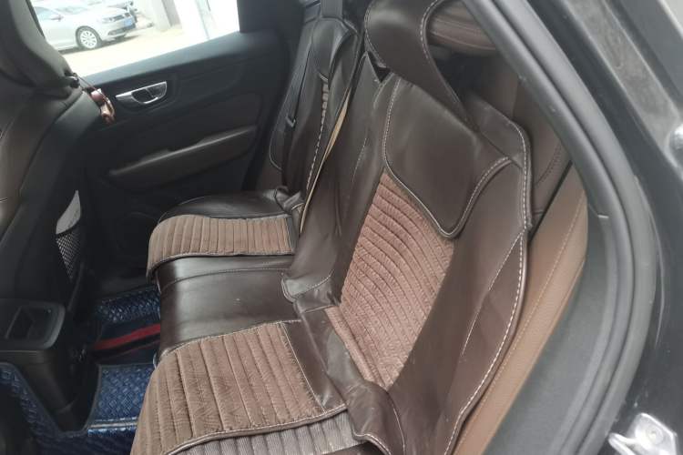 Used Volvo XC60 New Energy 2022 T8 Plug-in Hybrid All-Wheel Drive Smart Luxury Edition Left Rear Seat