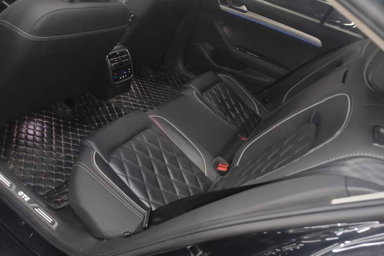 Used Volkswagen Magotan GTE Plug-in Hybrid 2022 GTE Luxury Model Left Rear Seat