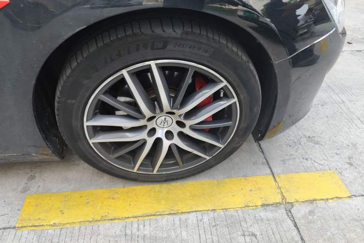 Used Maserati Ghibli 2021 2.0T Sharp Edition Right Front Wheel Hub