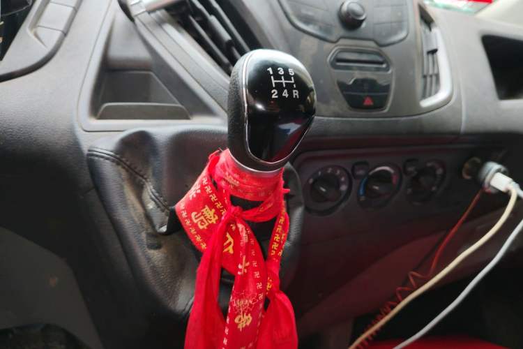 Used Ford Transit 2017 2.0T Diesel Multi-Purpose Commercial Vehicle Mid-Drive Mid-Roof China IV Standard