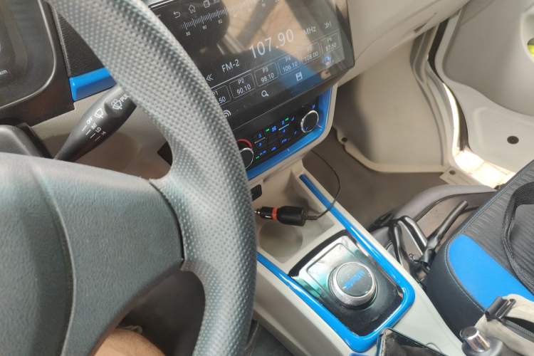 Used SRM Haoyun 2025 Standard Model Ningde 41.86kWh 305KM 6 Seats Gear Lever