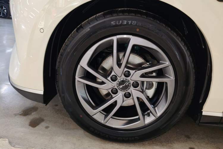 Used BYD Seal 06 New Energy 2025 EV 470KM Prestige Edition Left Front Wheel Hub