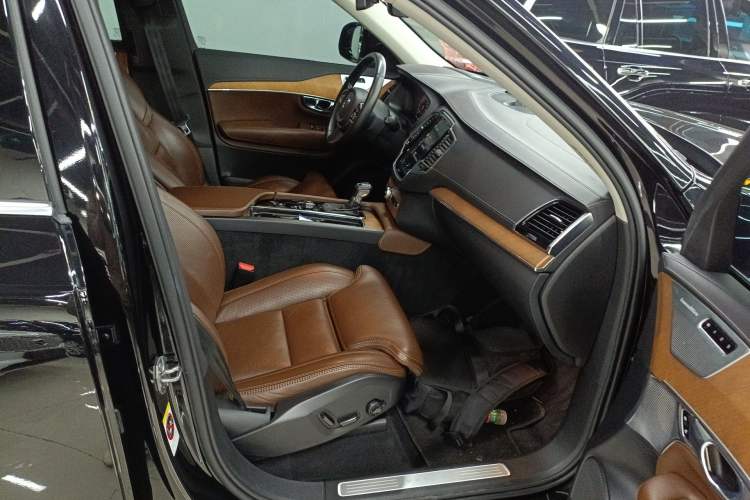 Used Volvo XC90 2018 T6 Prestige 7-Seater Right Front Seat